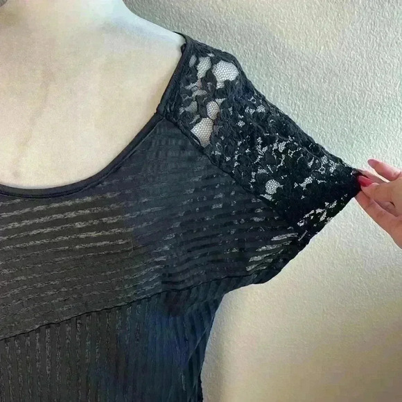 Free People Top Pullover Short Sleeve Scoop Neck Floral‎ Lace Black Sz XS - Picture 2 of 7